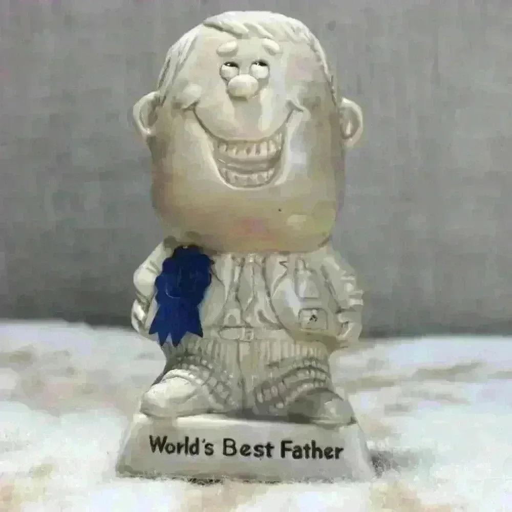 VINTAGE 1970 World's Best Father Statue Award Gift Figurine R & W Berries Co.